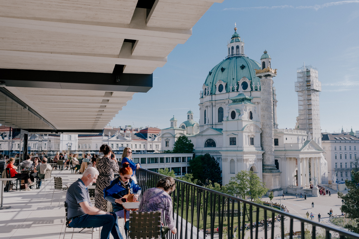 trude & töchter
Terrasse mit Blick auf die Karlskirche